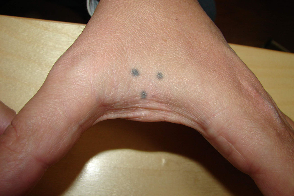 Punkte tattoo drei Tattoo Pflege